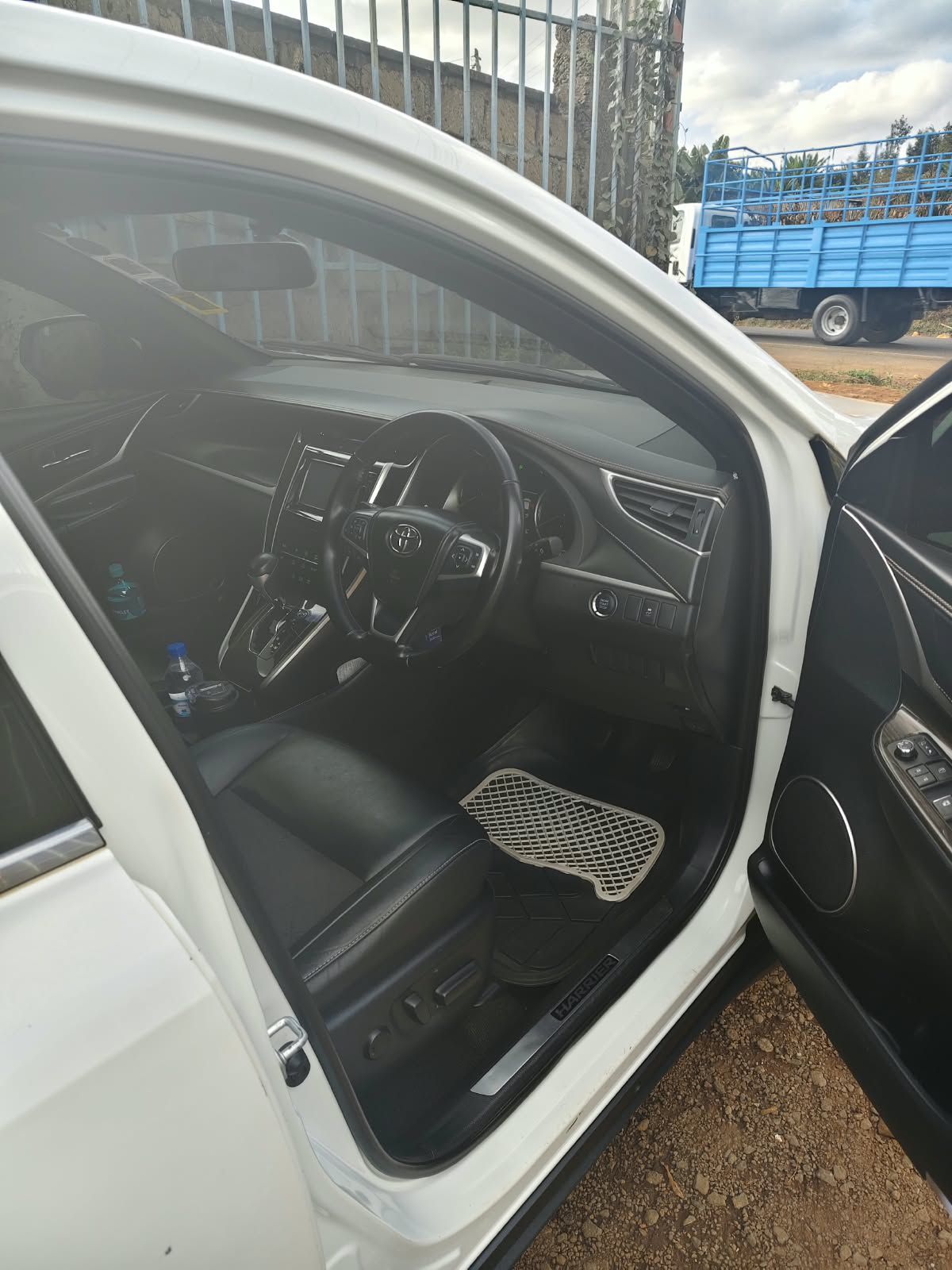toyota-harrier-2015-big-3