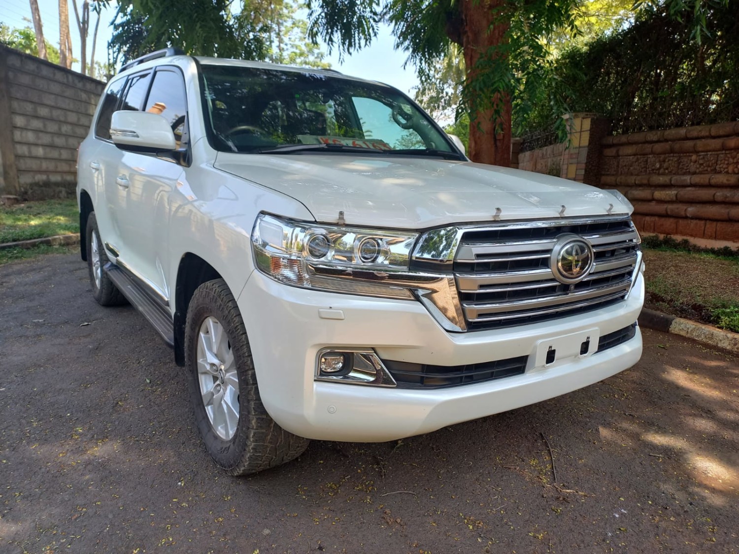 toyota-landcruiser-v8