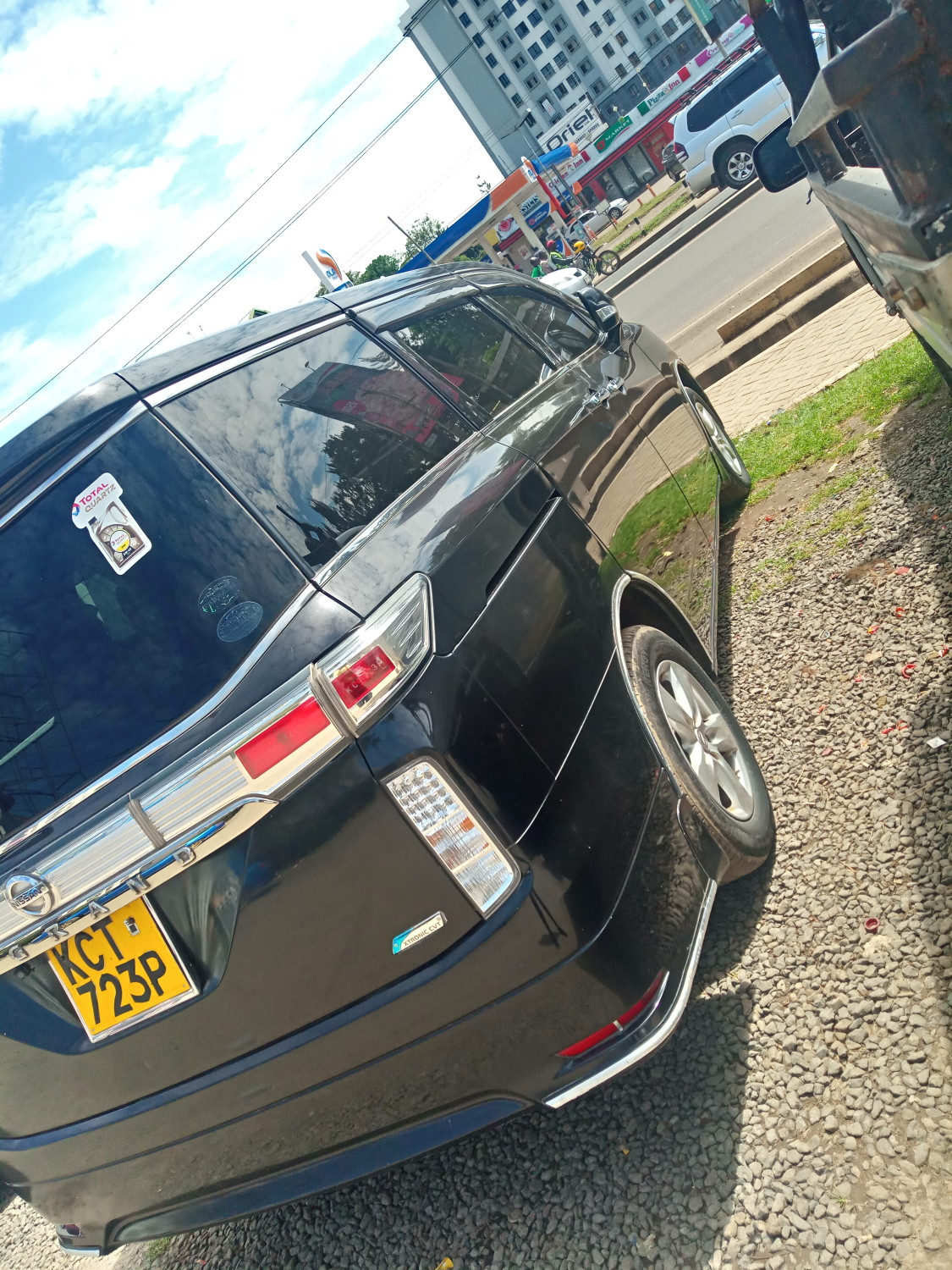 nissan-elgrand-big-2