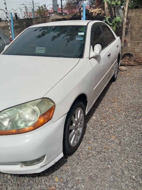 toyota-premio-2013