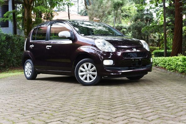 toyota-passo-hana