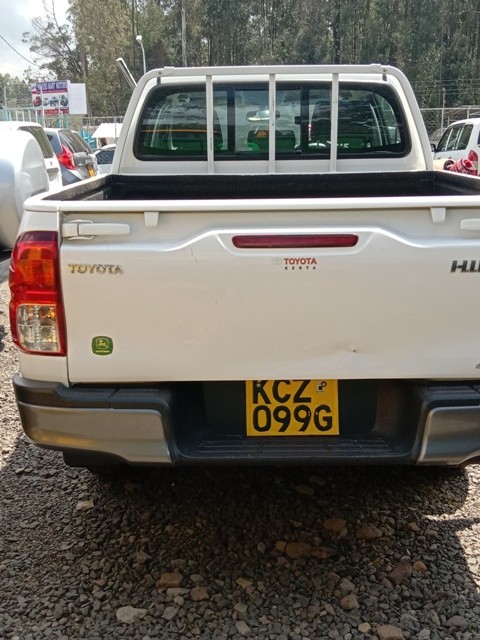 toyota-hillux