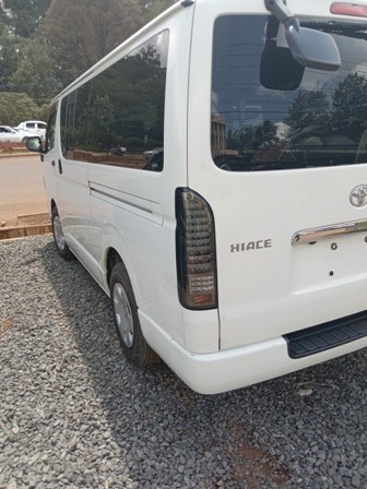 toyota-hiace