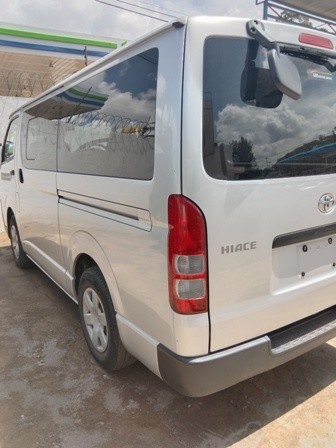 toyota-hiace-big-1