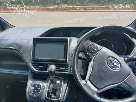 toyota-voxy-big-6