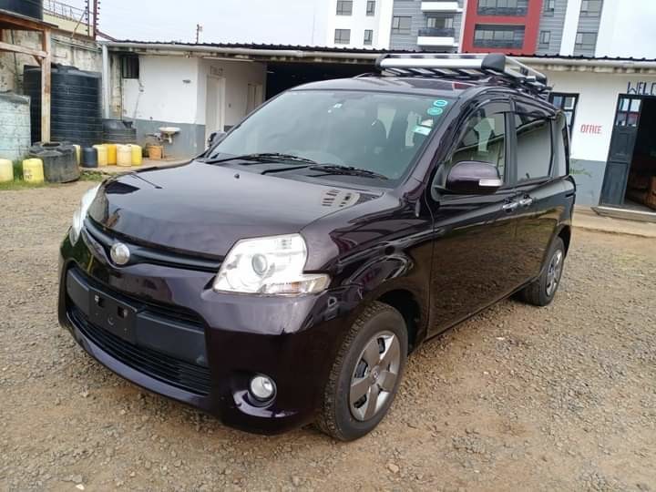 toyota-sienta