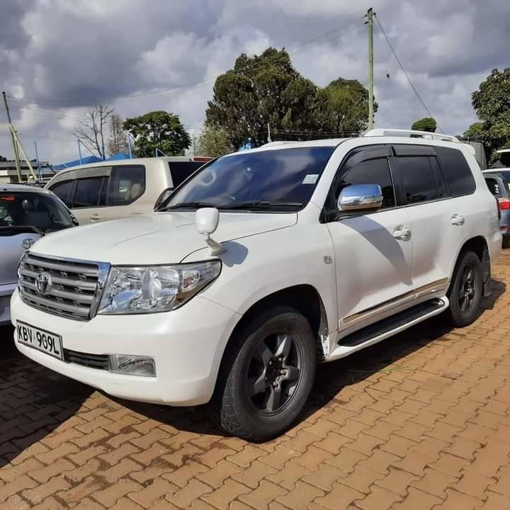 toyota-land-cruiser-v8