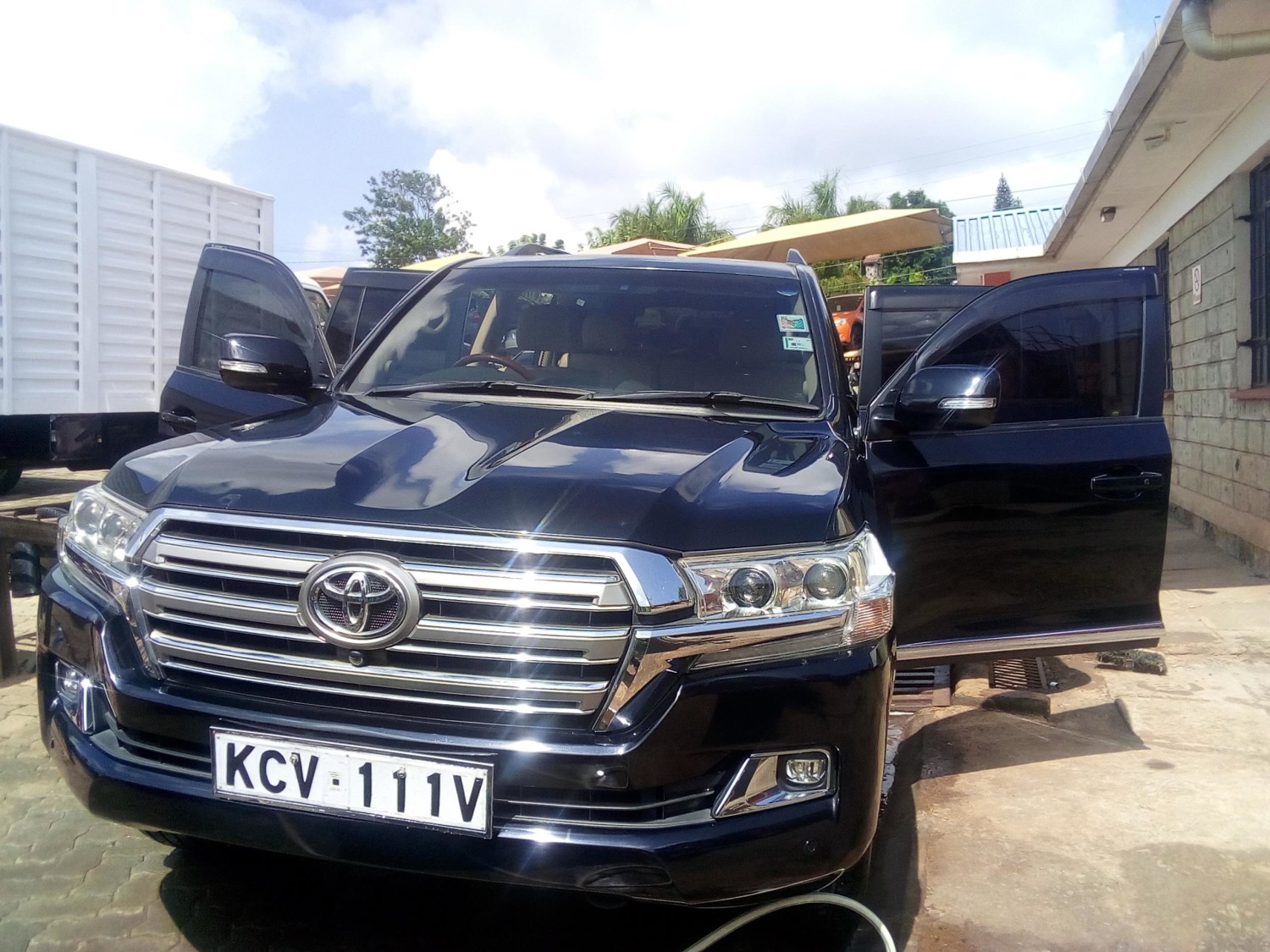 toyota-landcruiser