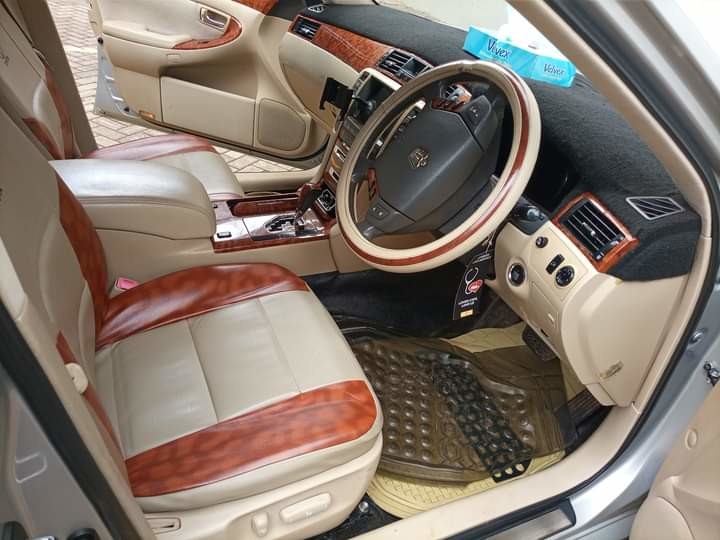 toyota-royal-crown