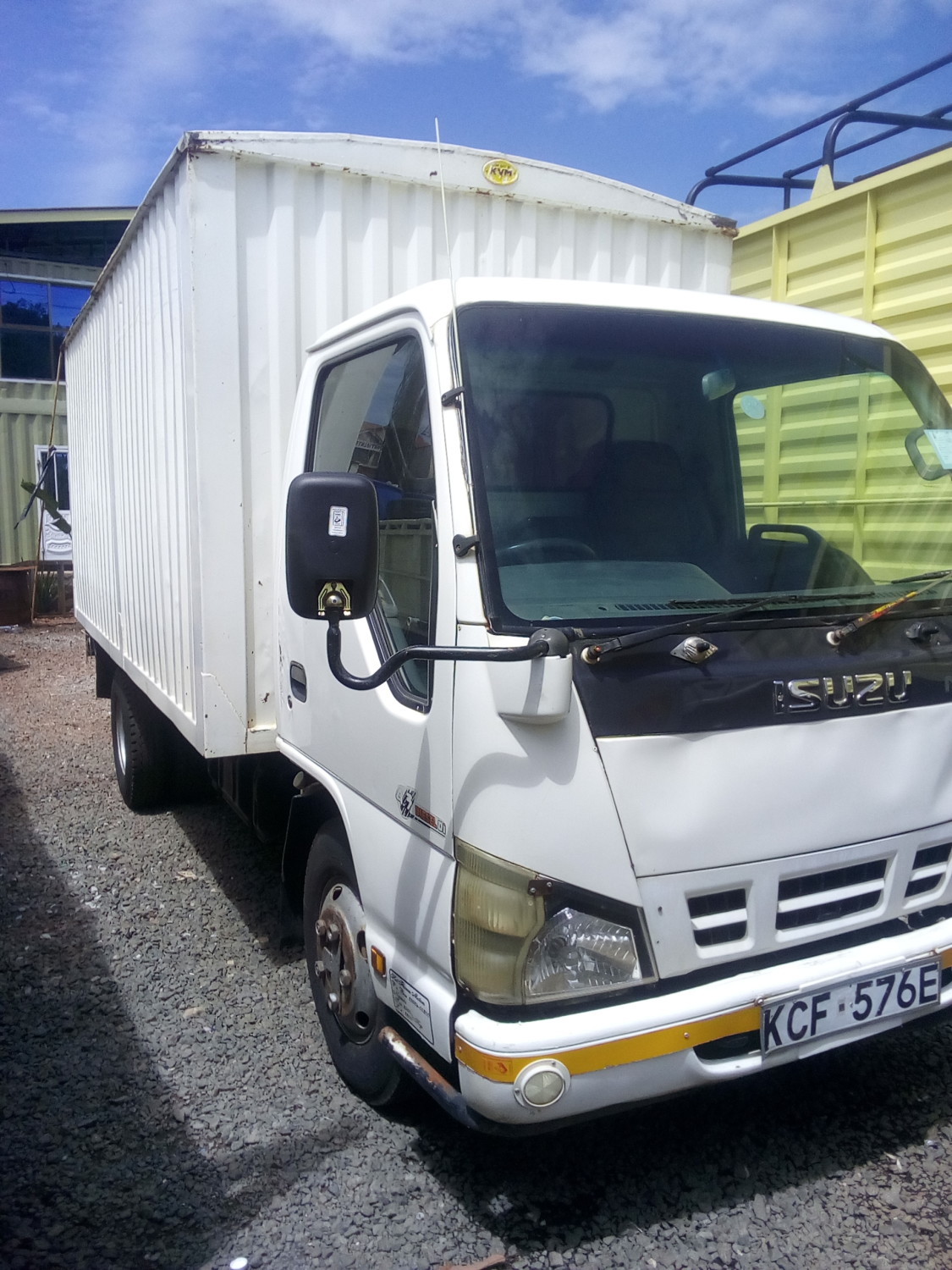 isuzu-nkr-2015