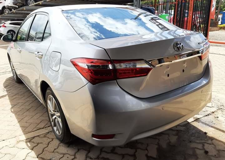 toyota-corolla-altis