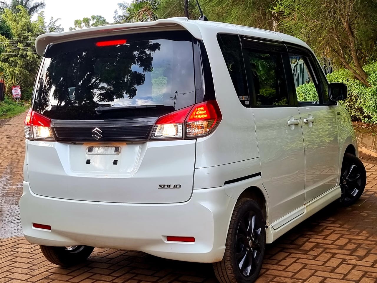 suzuki-solio-2014-big-7