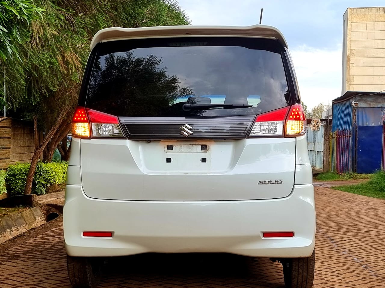 suzuki-solio-2014-big-8