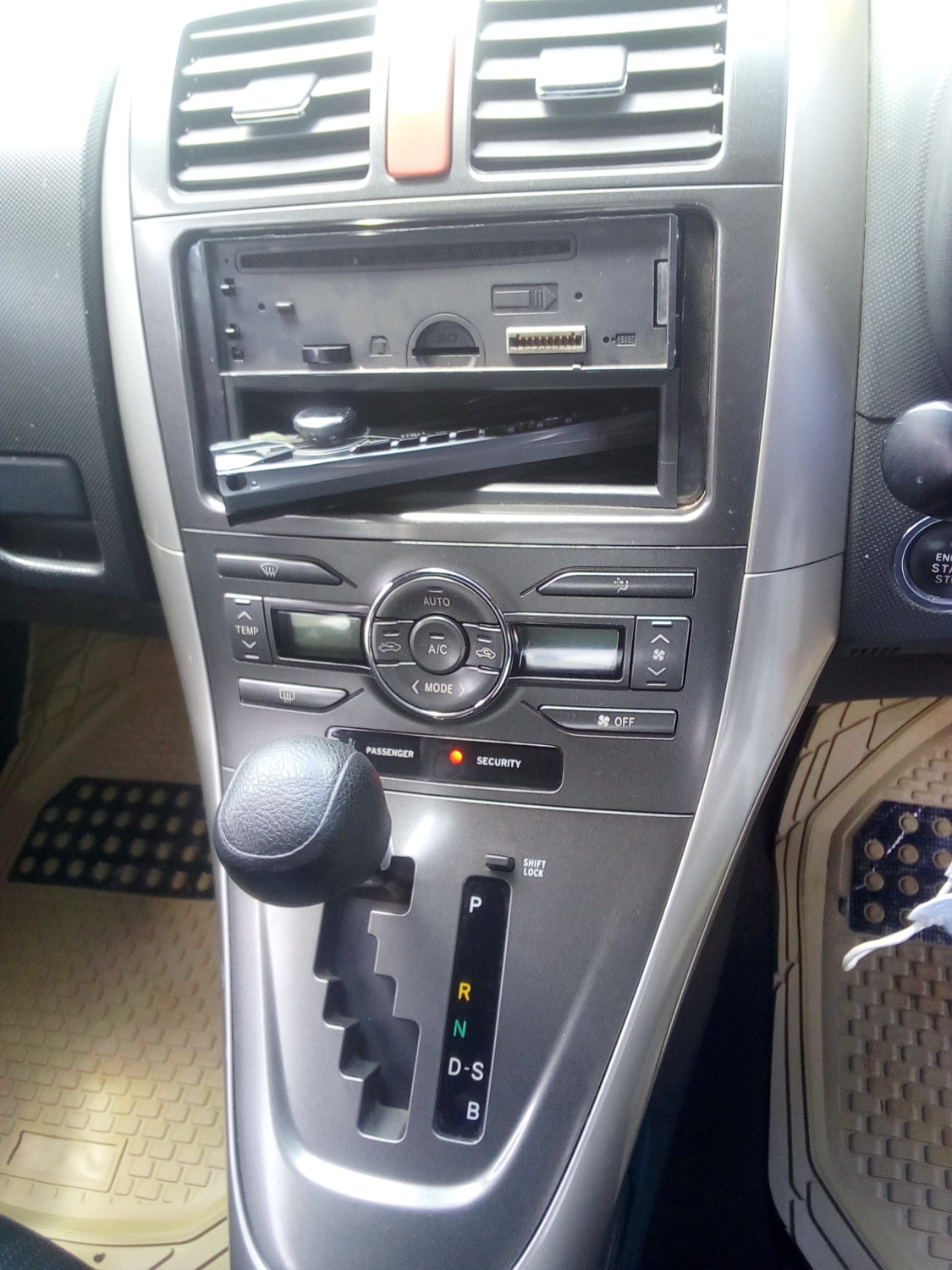 toyota-auris-2007