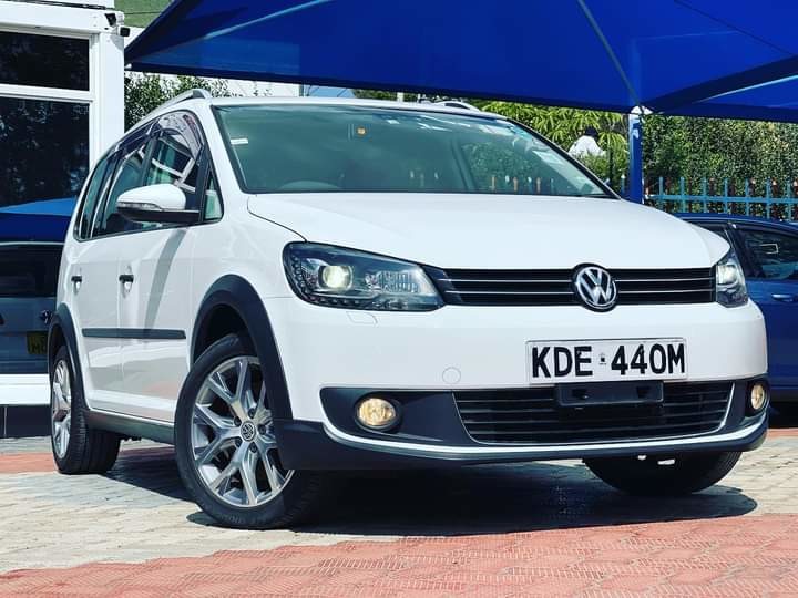 volkswagen-cross-touran