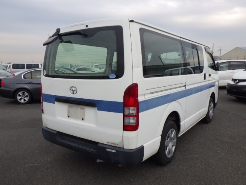 toyota-hiace