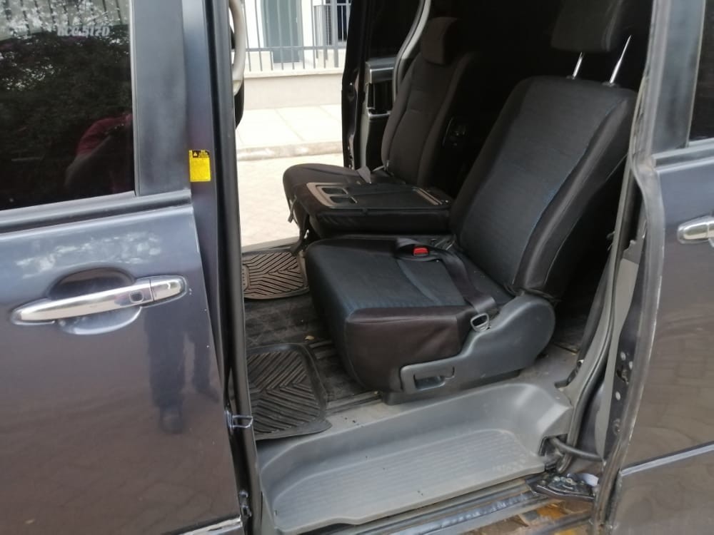 toyota-voxy-big-2