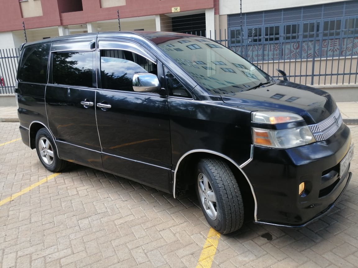 toyota-voxy-big-6