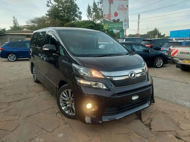 toyota-vellifire-big-2