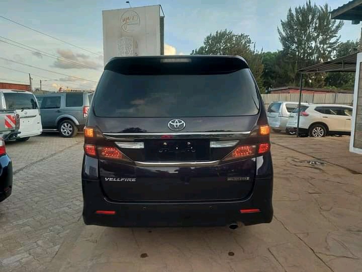 toyota-vellifire-big-1
