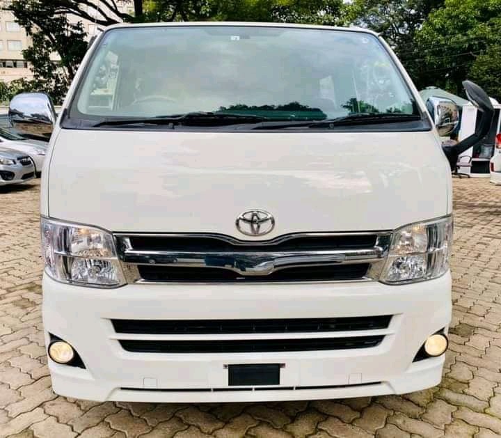 toyota-hiace