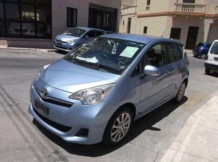 toyota-sienta