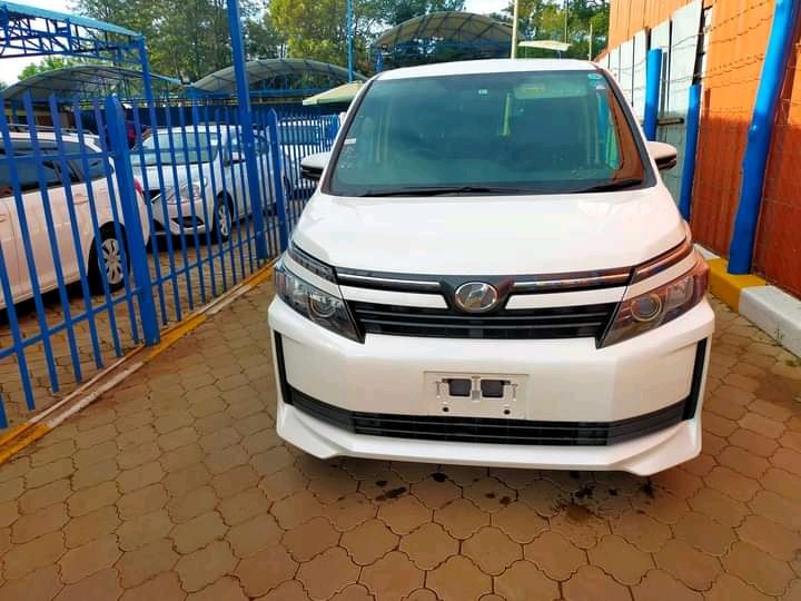 toyota-voxy