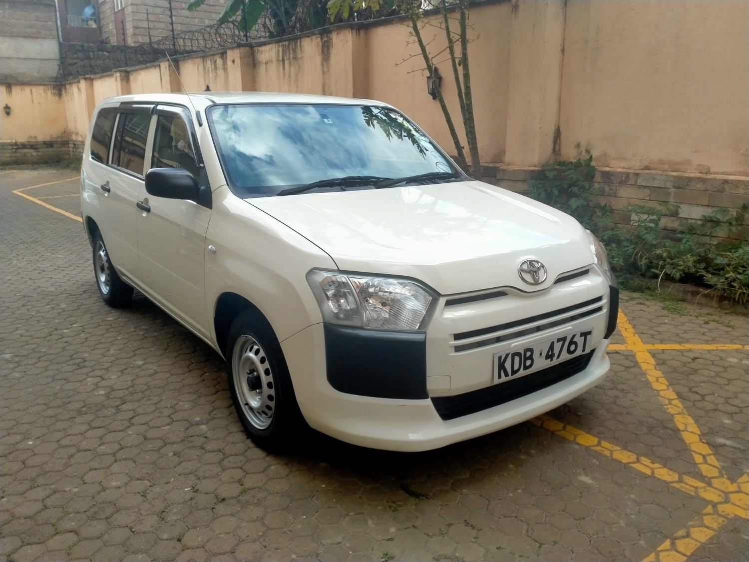 toyota-probox-2015