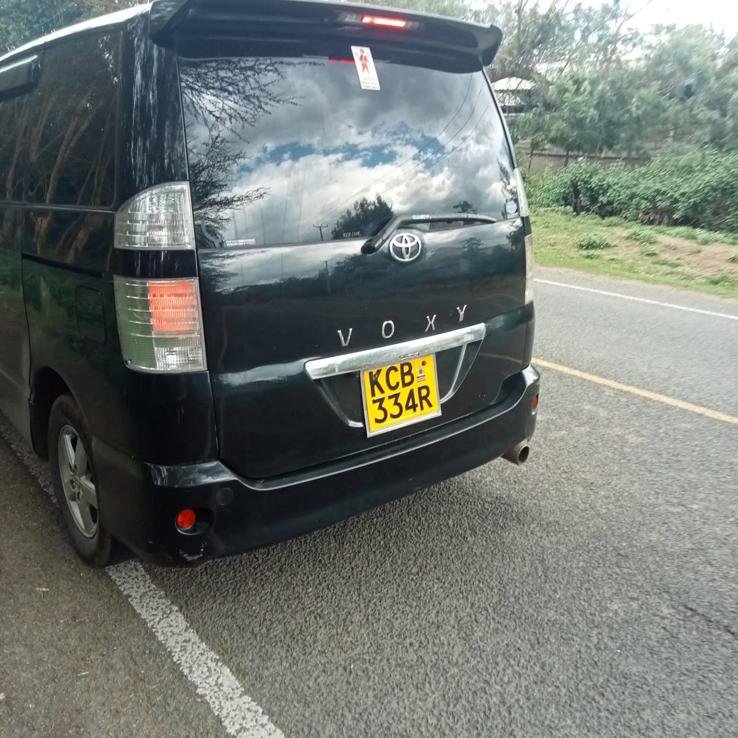 toyota-voxy-big-1