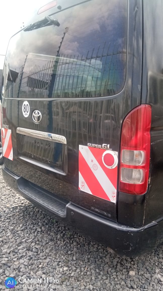 toyota-hiace-super-gl