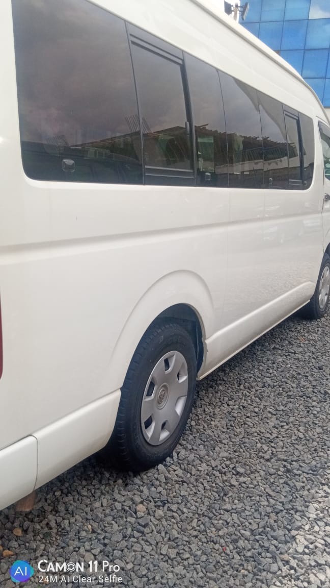 toyota-hiace-gl