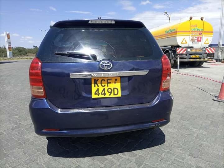 toyota-wish-big-1