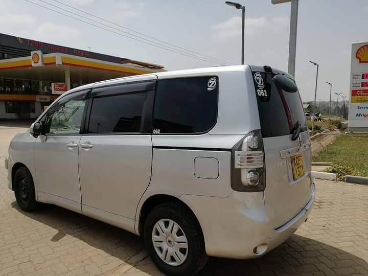 toyota-voxy
