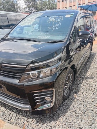 toyota-voxy