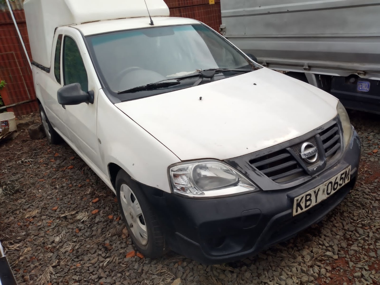 nissan-nvp200