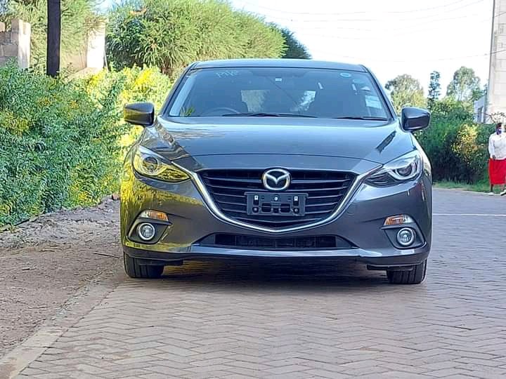 mazda-axela-big-2