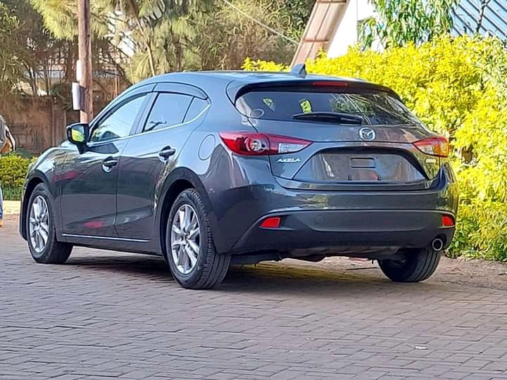 mazda-axela-big-1