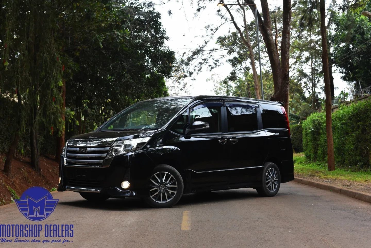 toyota-noah-2015-new-shape