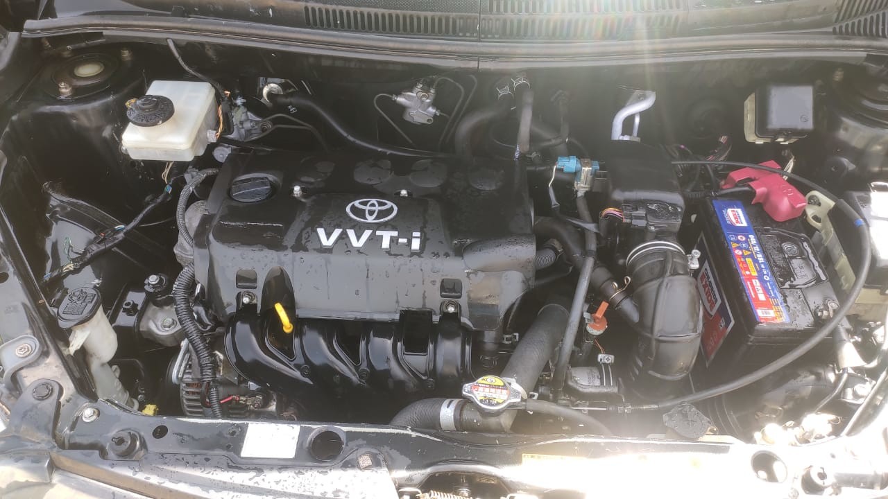 toyota-ist-big-2
