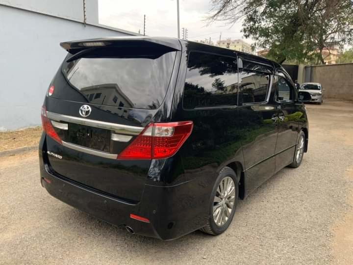 toyota-alphard
