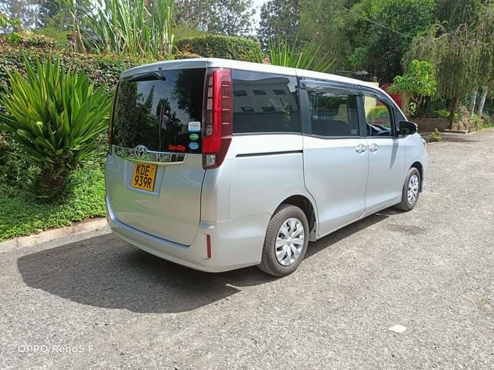 toyota-voxy