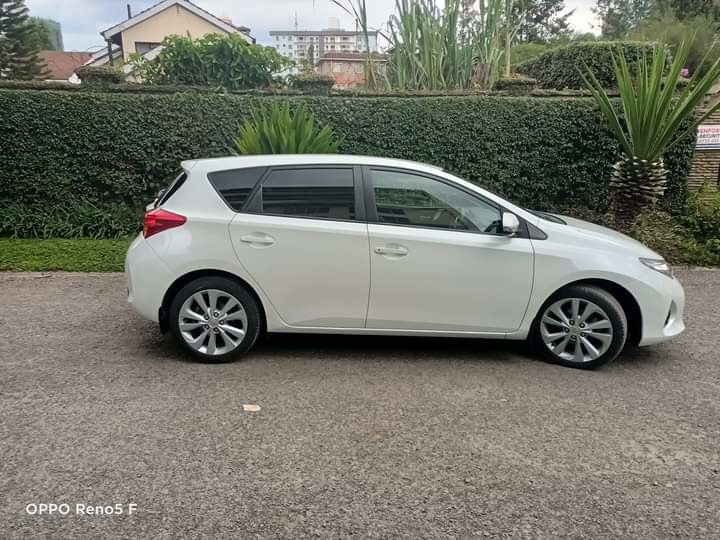 toyota-auris-levin
