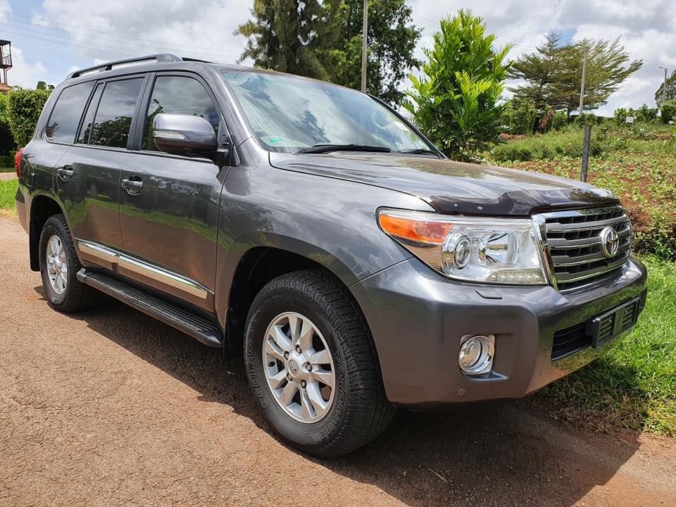 toyota-land-cruiser-v8