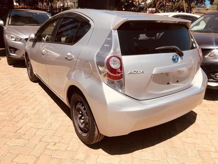 toyota-aqua
