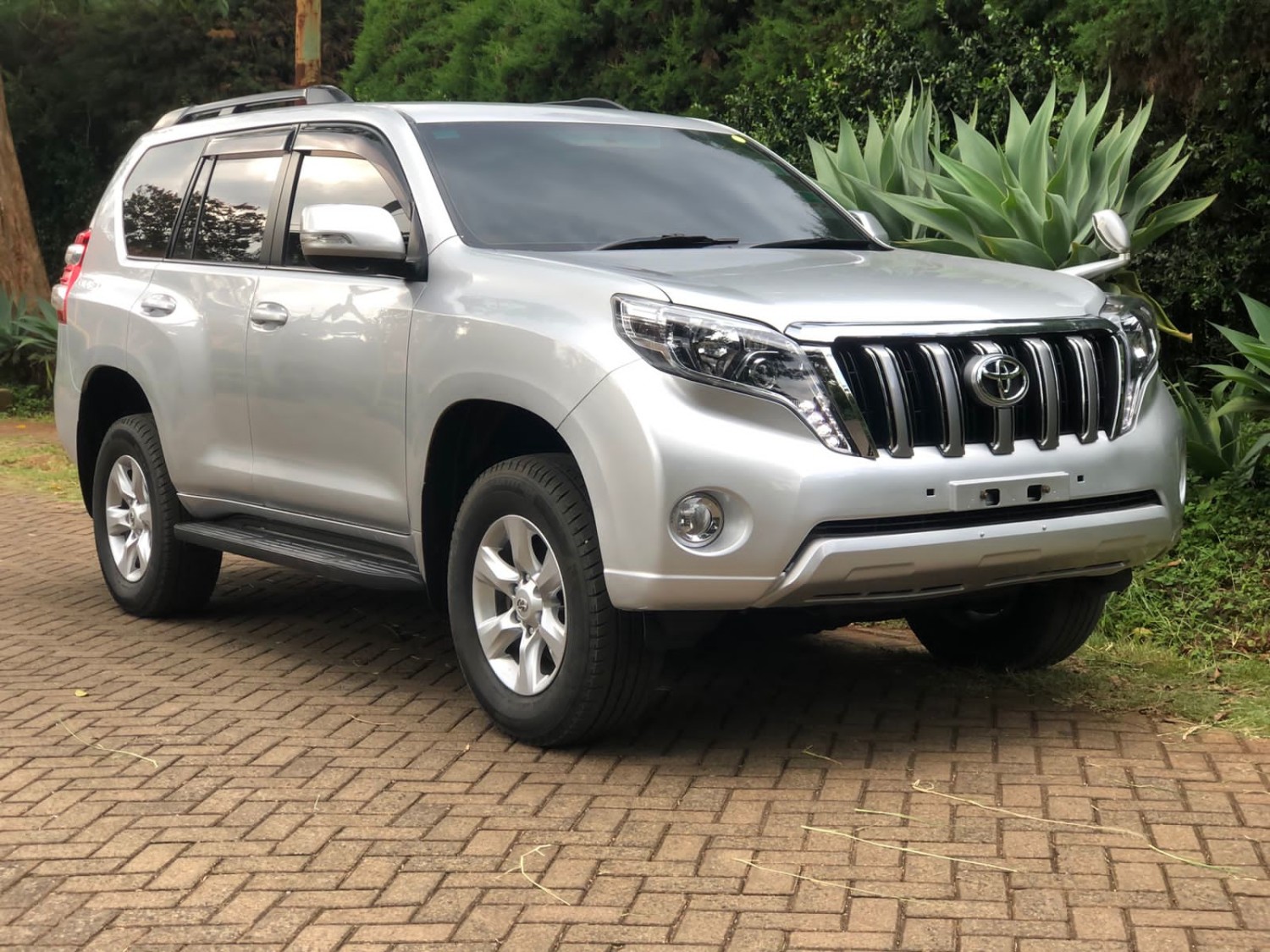 toyota-landcruiser-prado