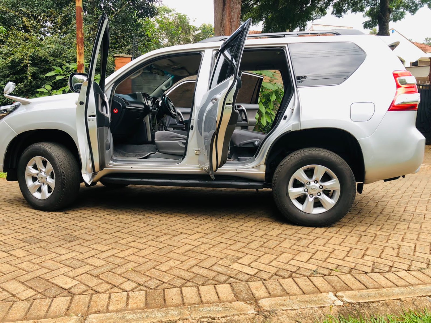 landcruiser-prado
