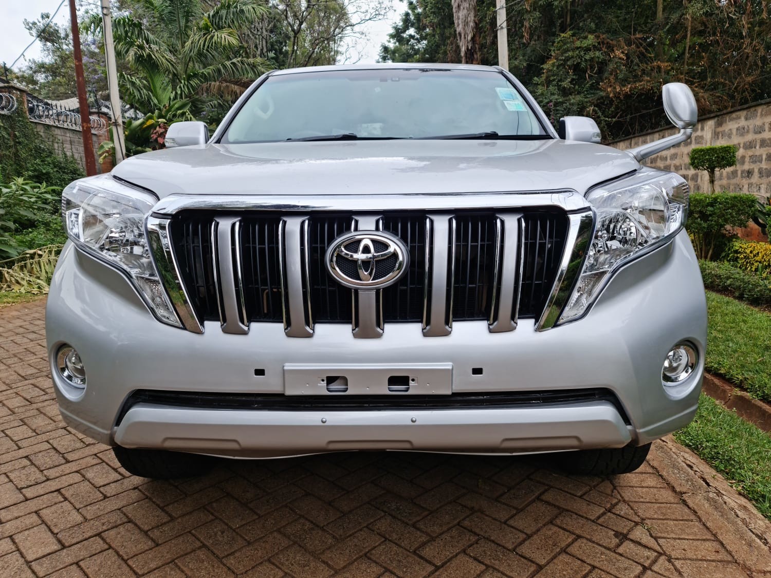 toyota-landcruiser-prado