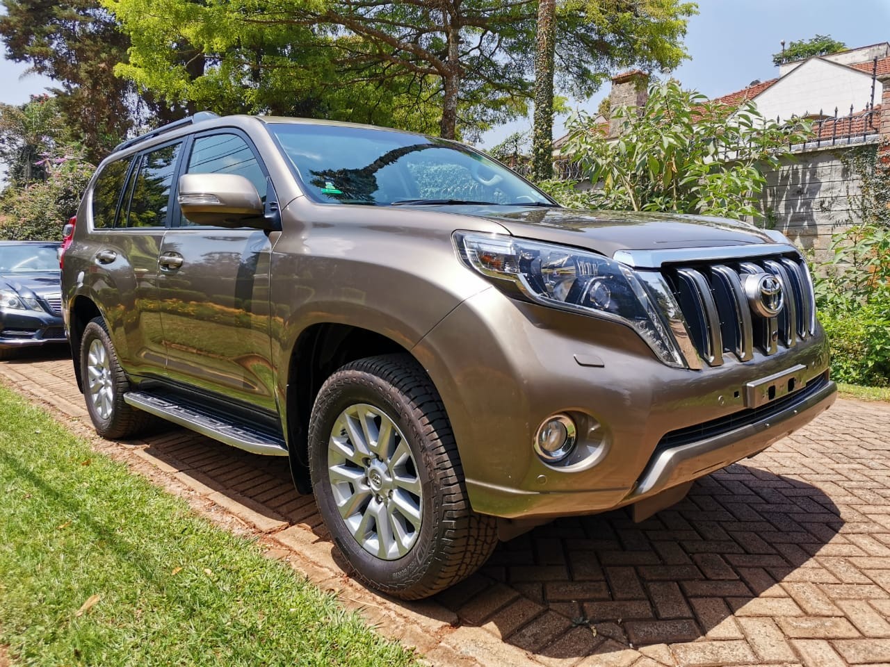 toyota-landcruiser-prado
