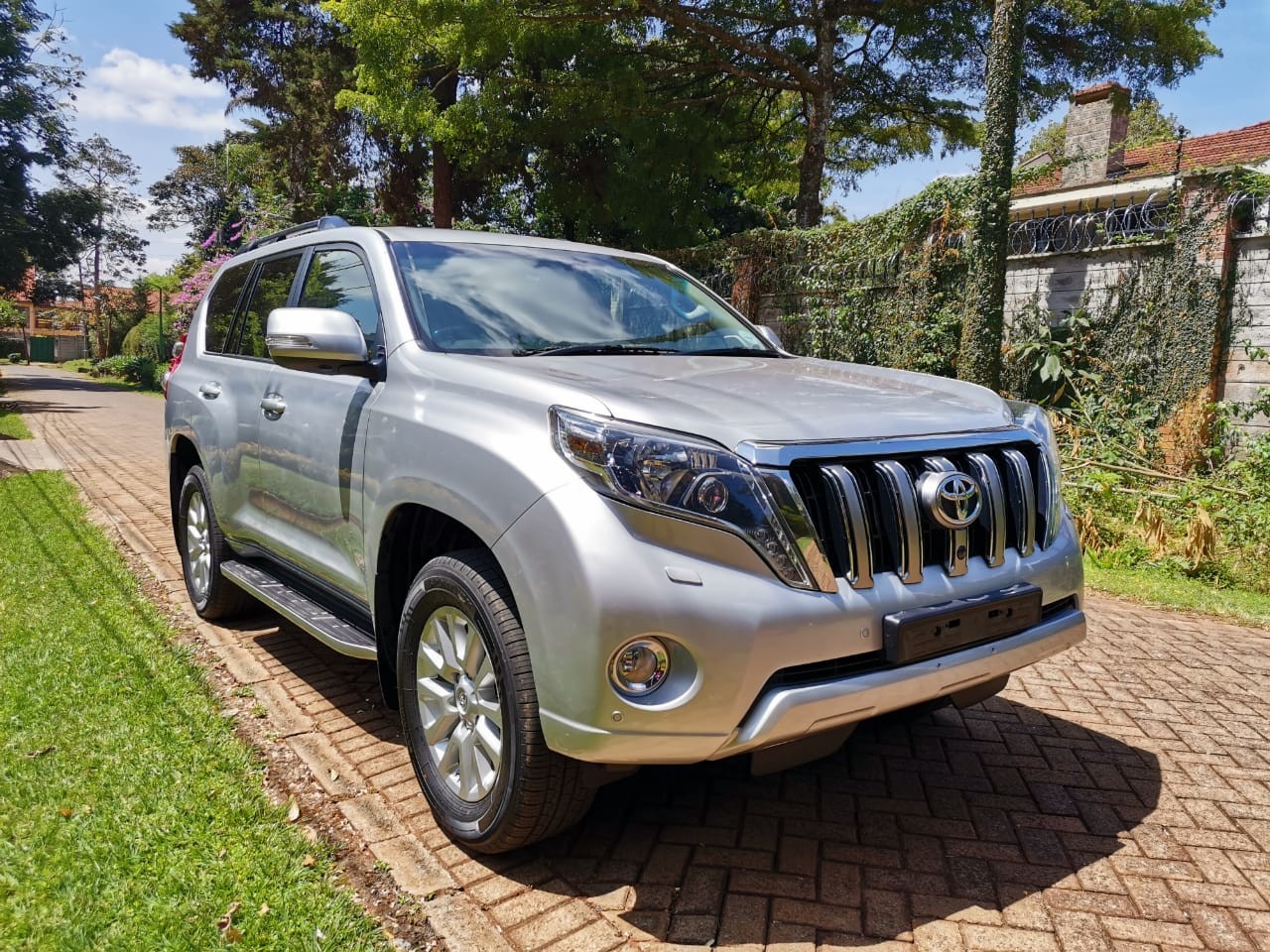 toyota-landcruiser-prado
