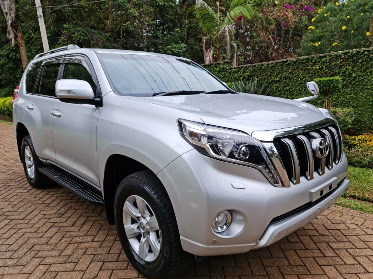 toyota-landcruiser-prado